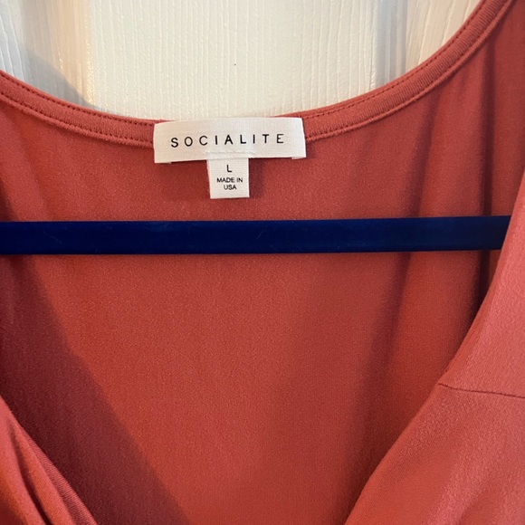 Socialite Dress - Picture 2 of 4